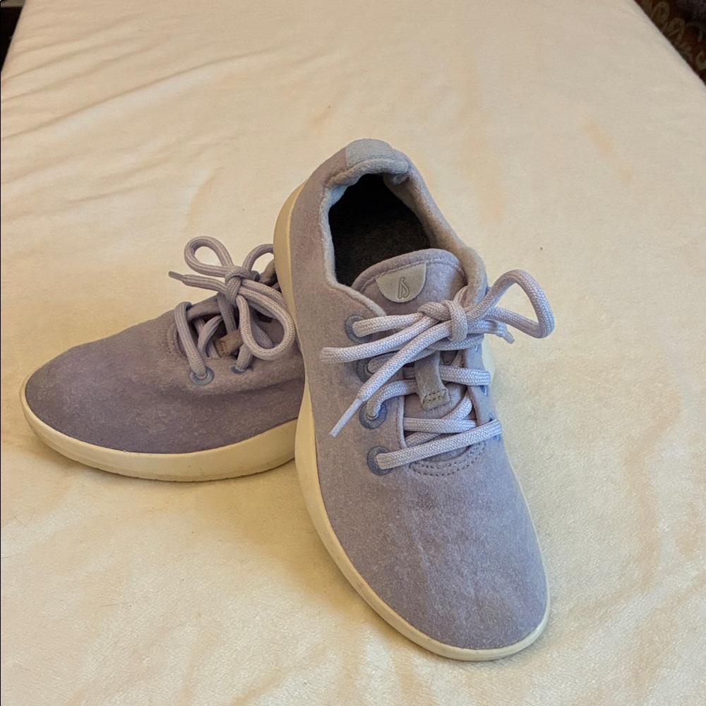 Light Purple Lavender Allbirds Wool Runners Sneakers. Size 7